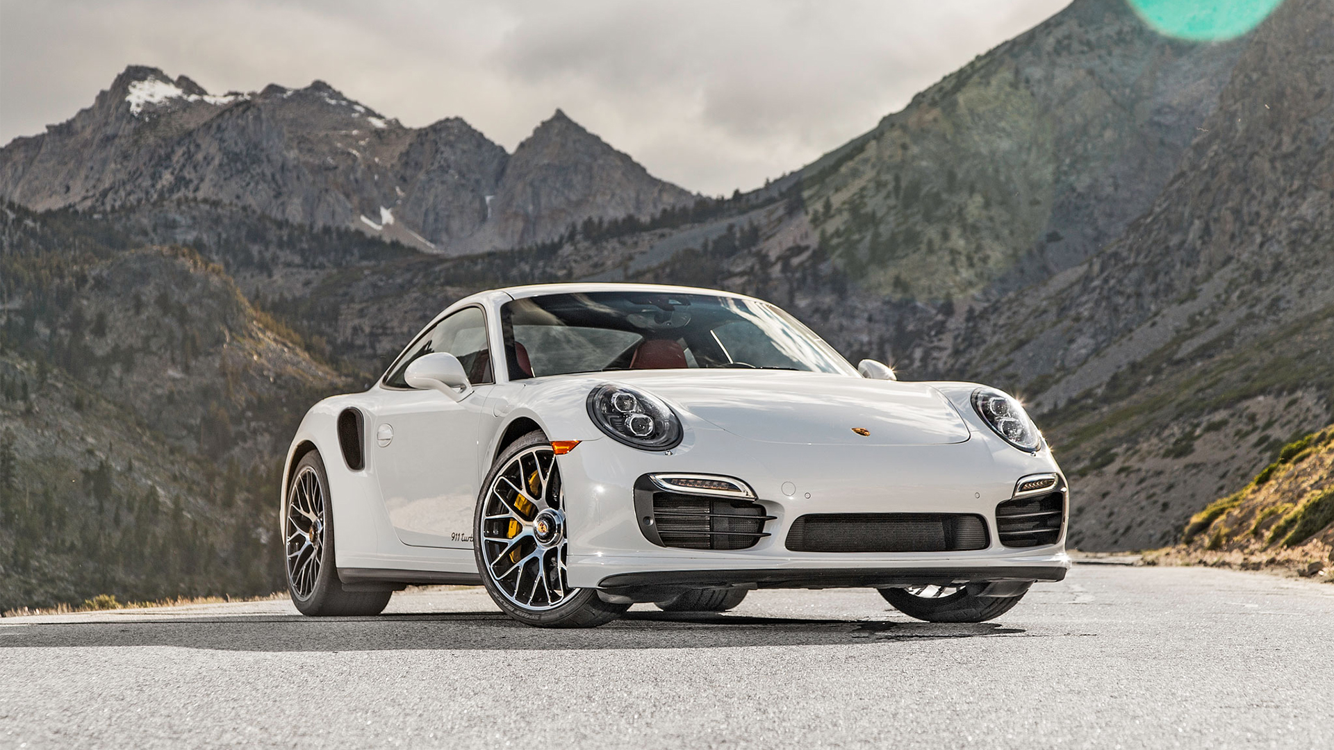 2015-Porsche-911-Turbo-S-front-three-quarter